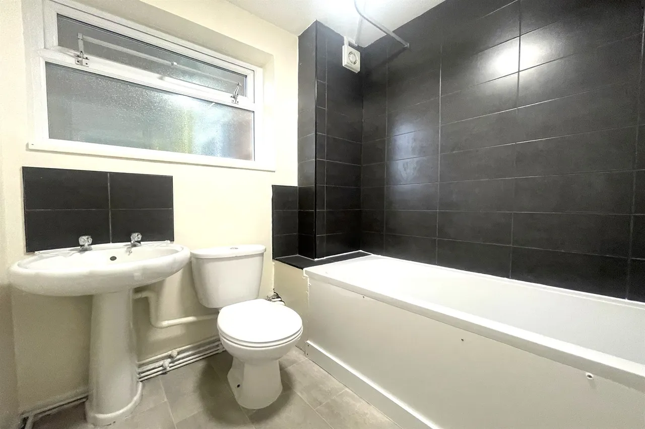 Buckingham Road, South Woodford, E18, photo 14