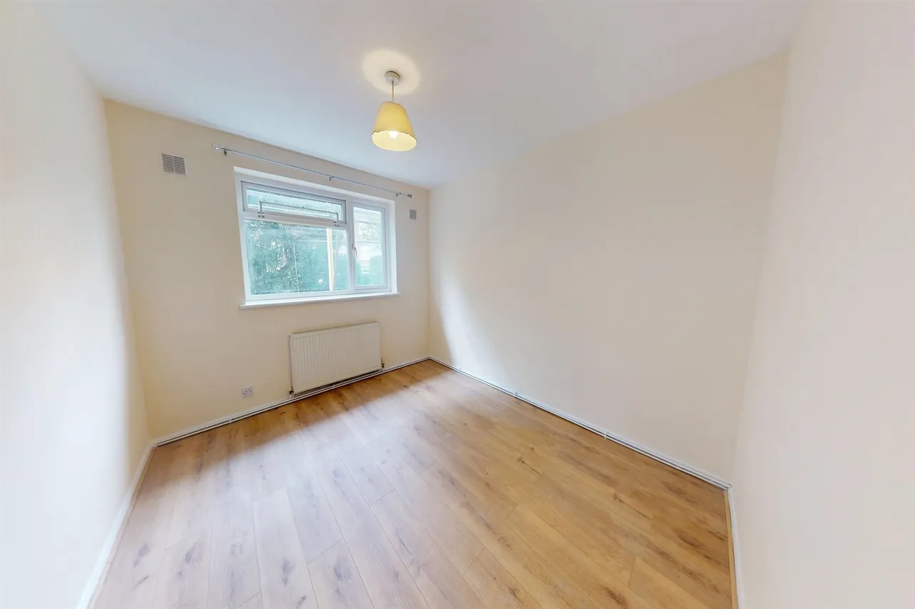 Buckingham Road, South Woodford, E18, photo 9