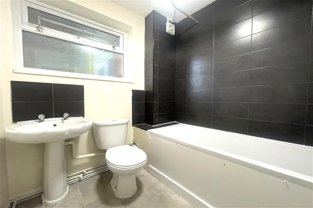 Buckingham Road, South Woodford, E18, photo 5