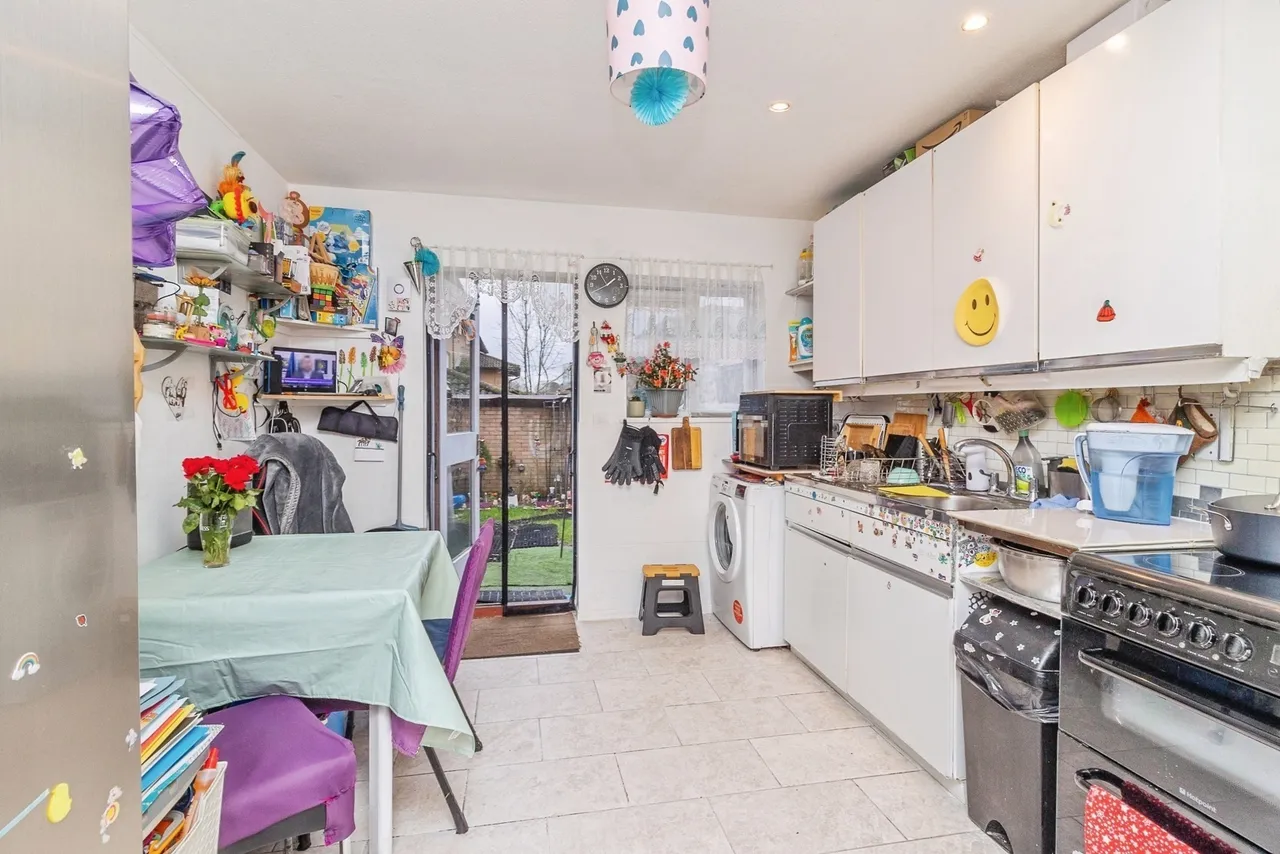 Oldbrook Boulevard, Oldbrook, Milton Keynes, Buckinghamshire, MK6, photo 19