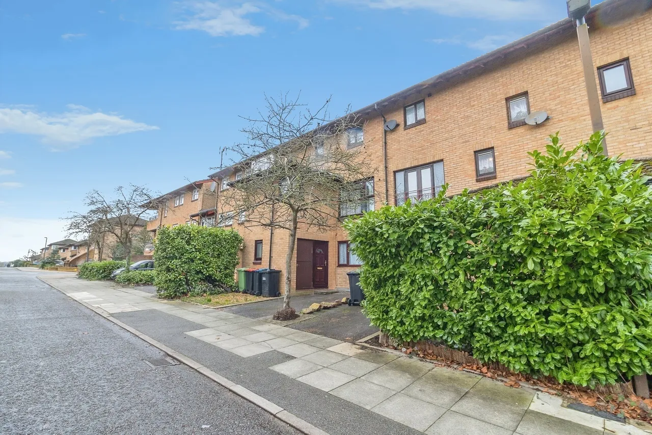 Oldbrook Boulevard, Oldbrook, Milton Keynes, Buckinghamshire, MK6, photo 4