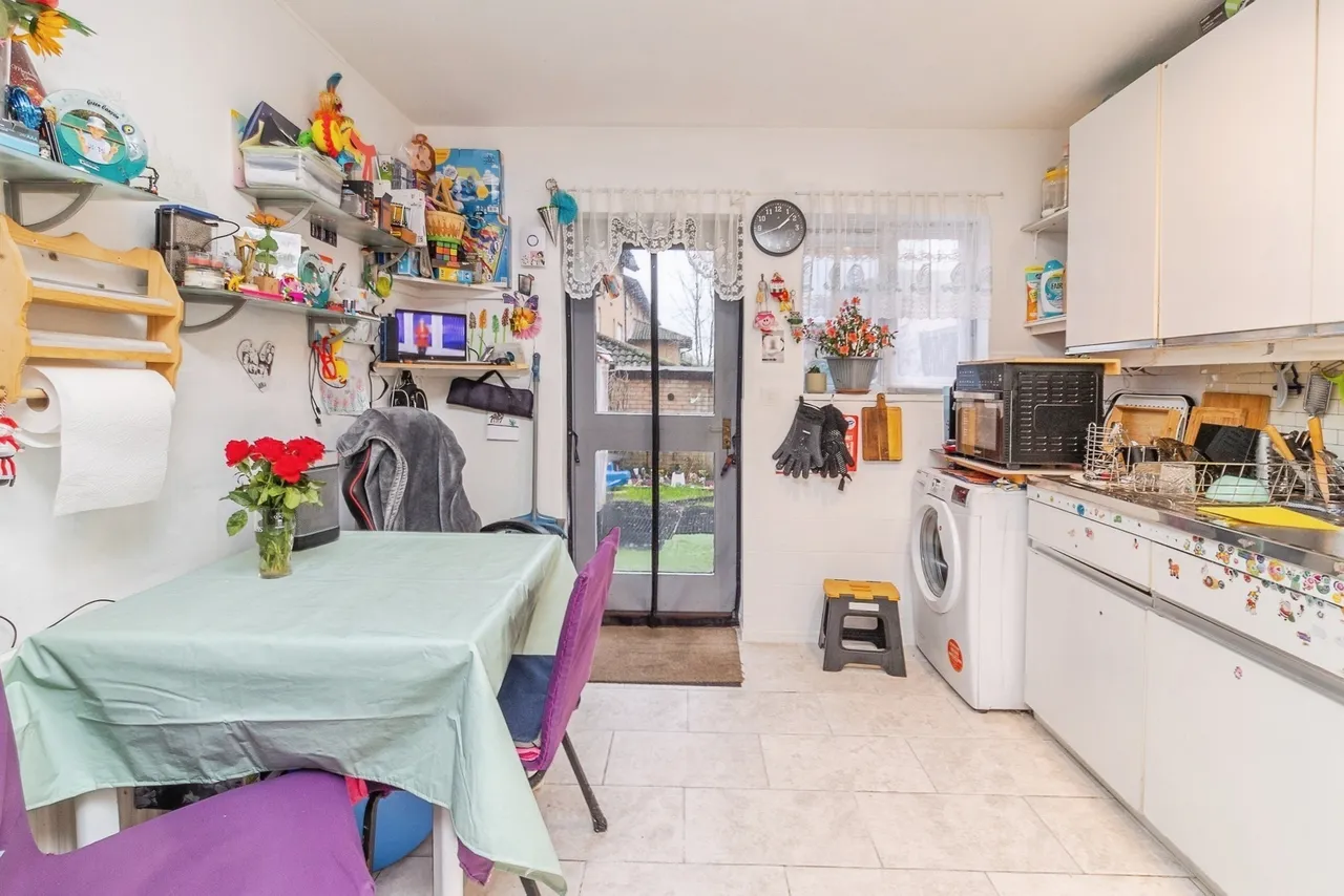 Oldbrook Boulevard, Oldbrook, Milton Keynes, Buckinghamshire, MK6, photo 14
