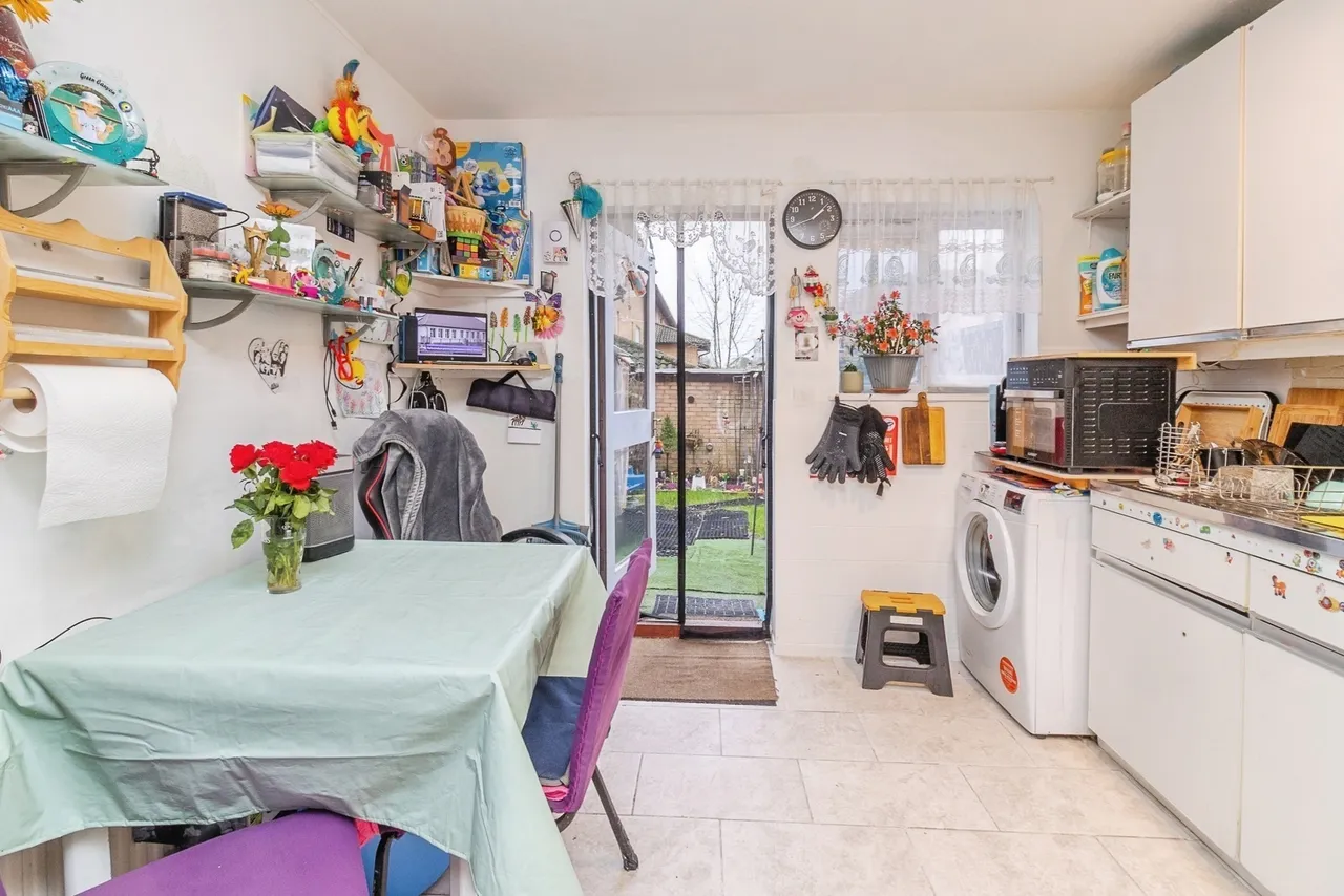 Oldbrook Boulevard, Oldbrook, Milton Keynes, Buckinghamshire, MK6, photo 16