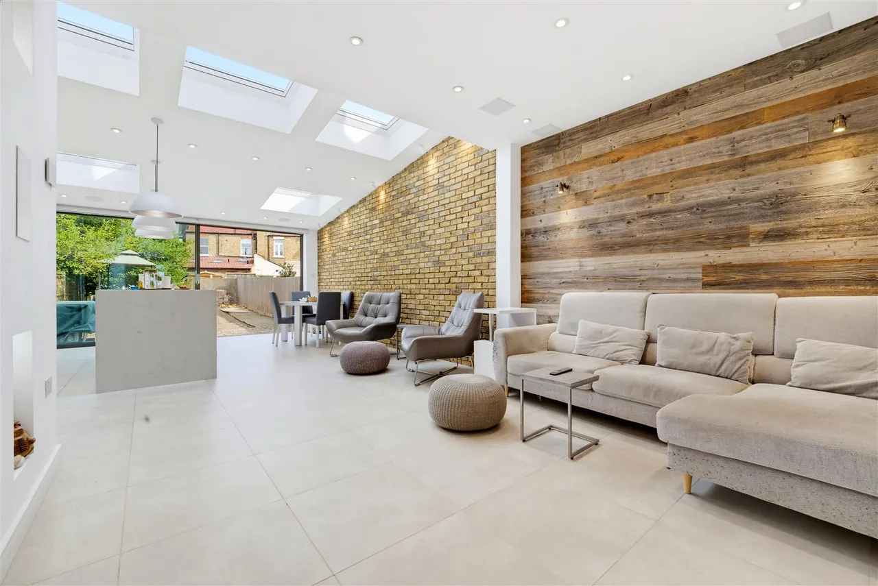 Clitherow Avenue, Hanwell, photo 2
