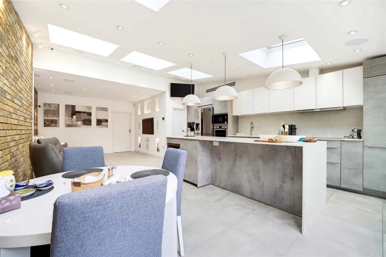 Clitherow Avenue, Hanwell, photo 5
