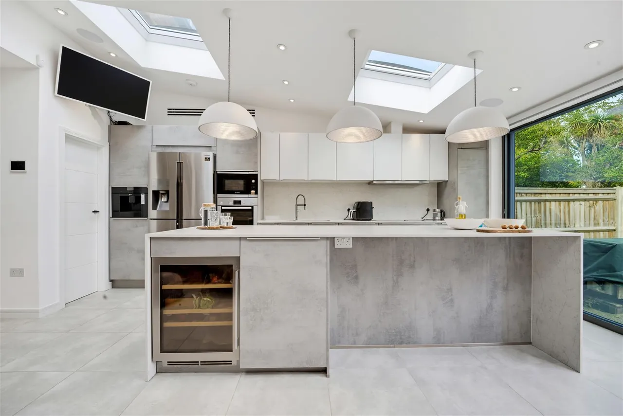 Clitherow Avenue, Hanwell, photo 4