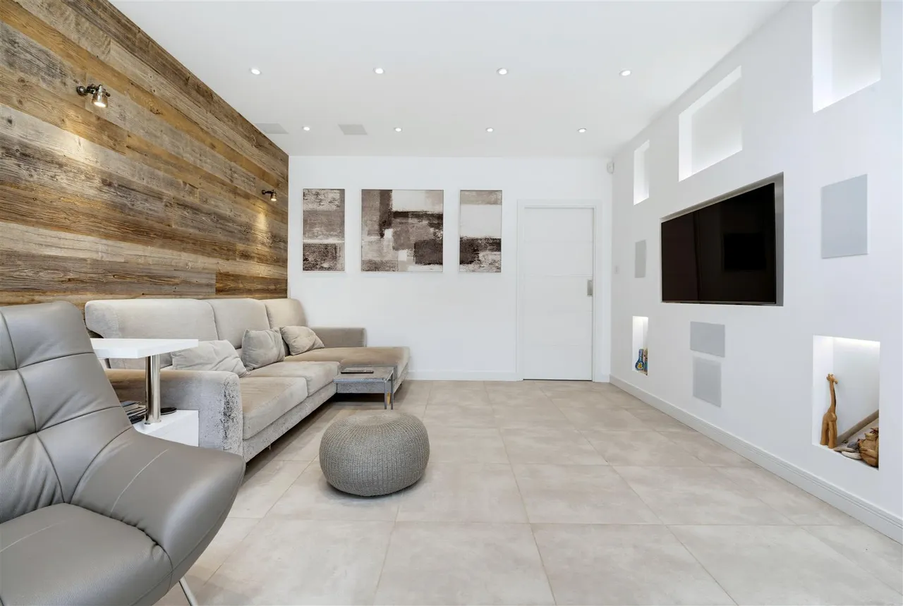 Clitherow Avenue, Hanwell, photo 10