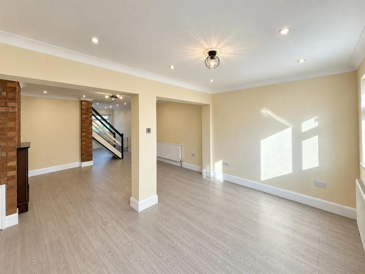 bed House, Terraced To LetWhytecroft, TW5, photo 6