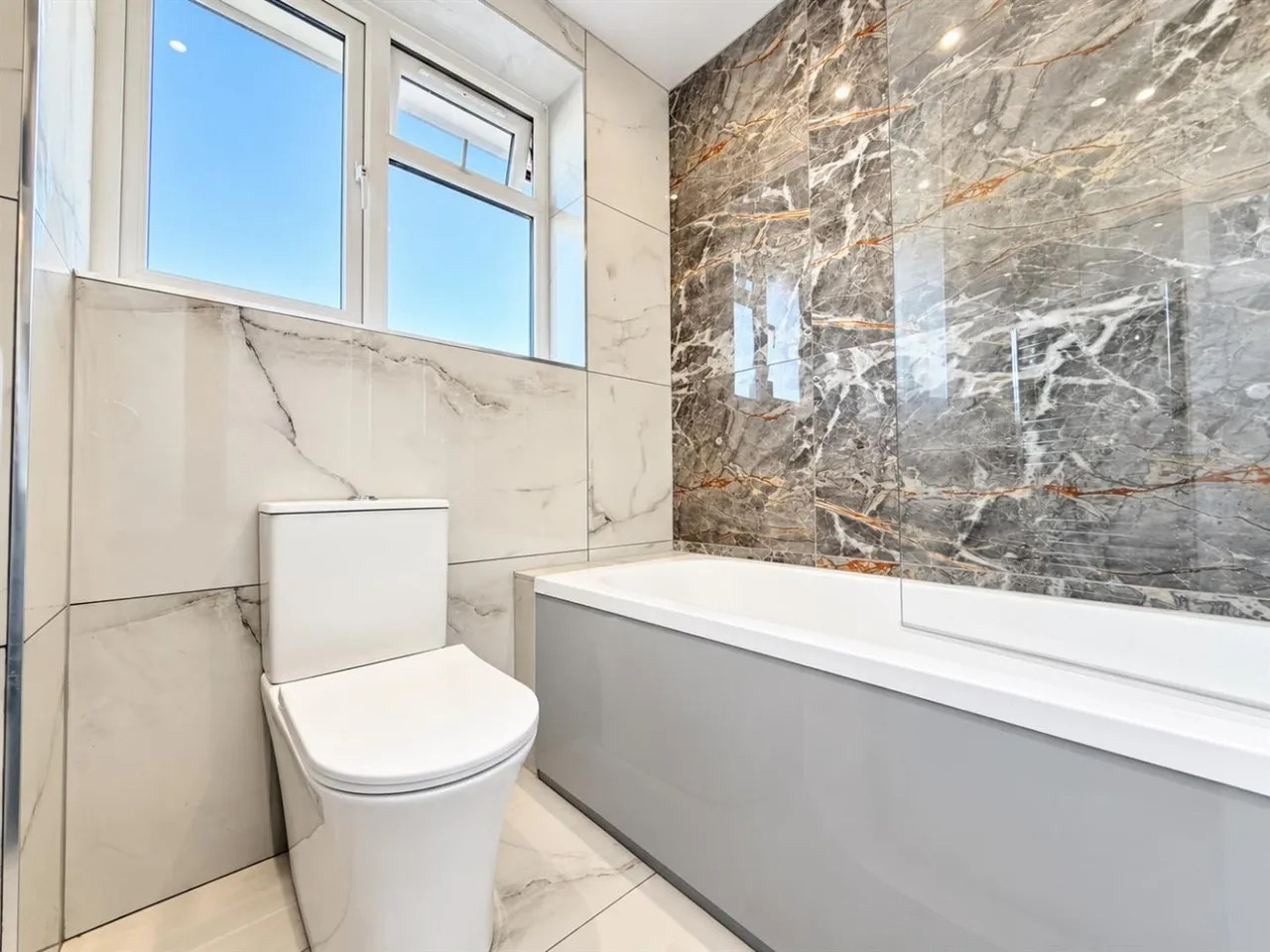 bed House, Terraced To LetWhytecroft, TW5, photo 5