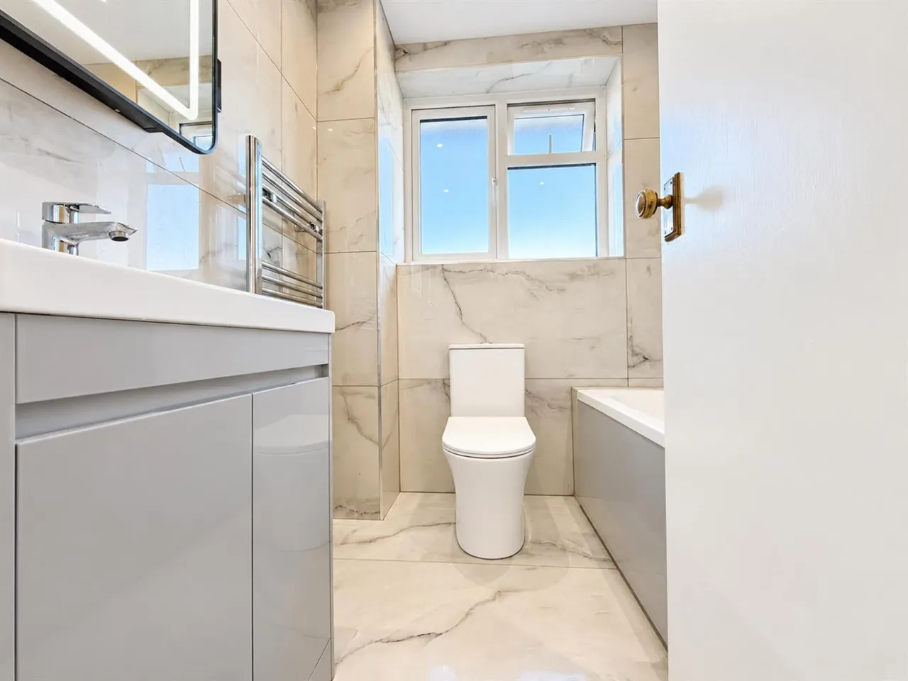 bed House, Terraced To LetWhytecroft, TW5, photo 14