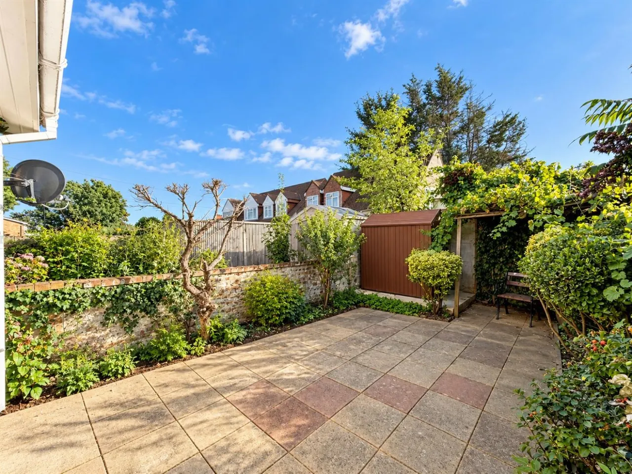 bed House, Terraced To LetWhytecroft, TW5, photo 13