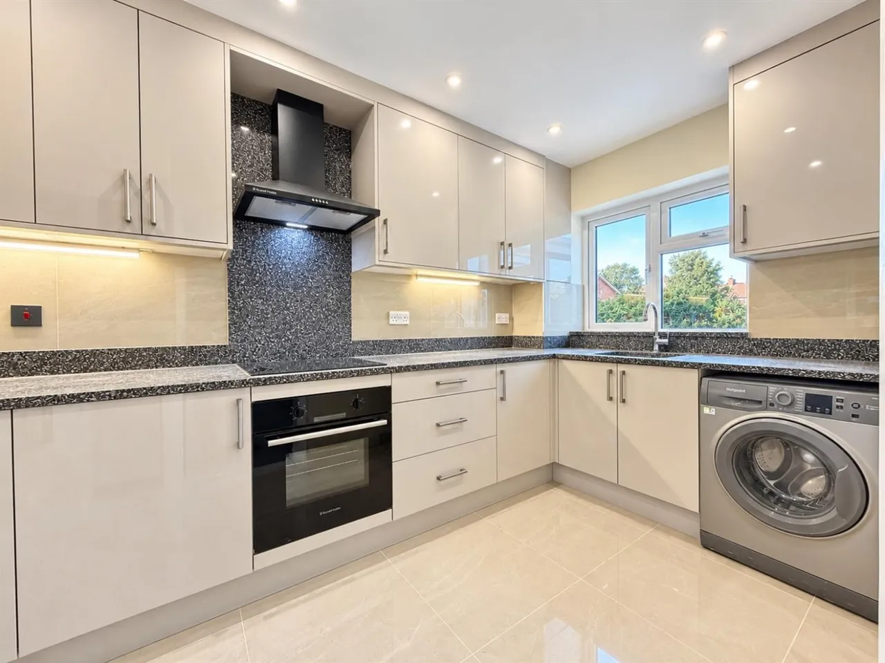 3 bed house to rent, bed House, Terraced To LetWhytecroft, TW5