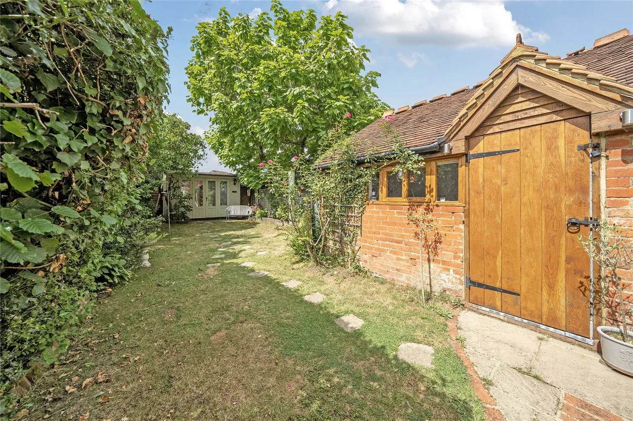 Jacobs Well Road, Jacobs Well, GU4, photo 19