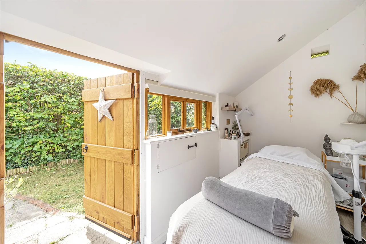 Jacobs Well Road, Jacobs Well, GU4, photo 15