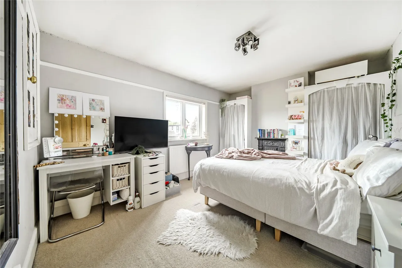 Jacobs Well Road, Jacobs Well, GU4, photo 11
