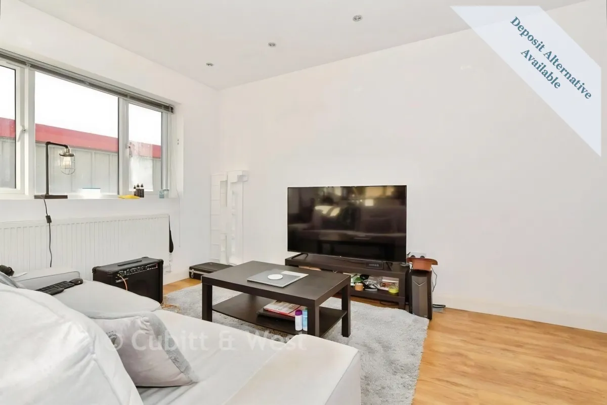Gatwick Road, Crawley, RH10, photo 3