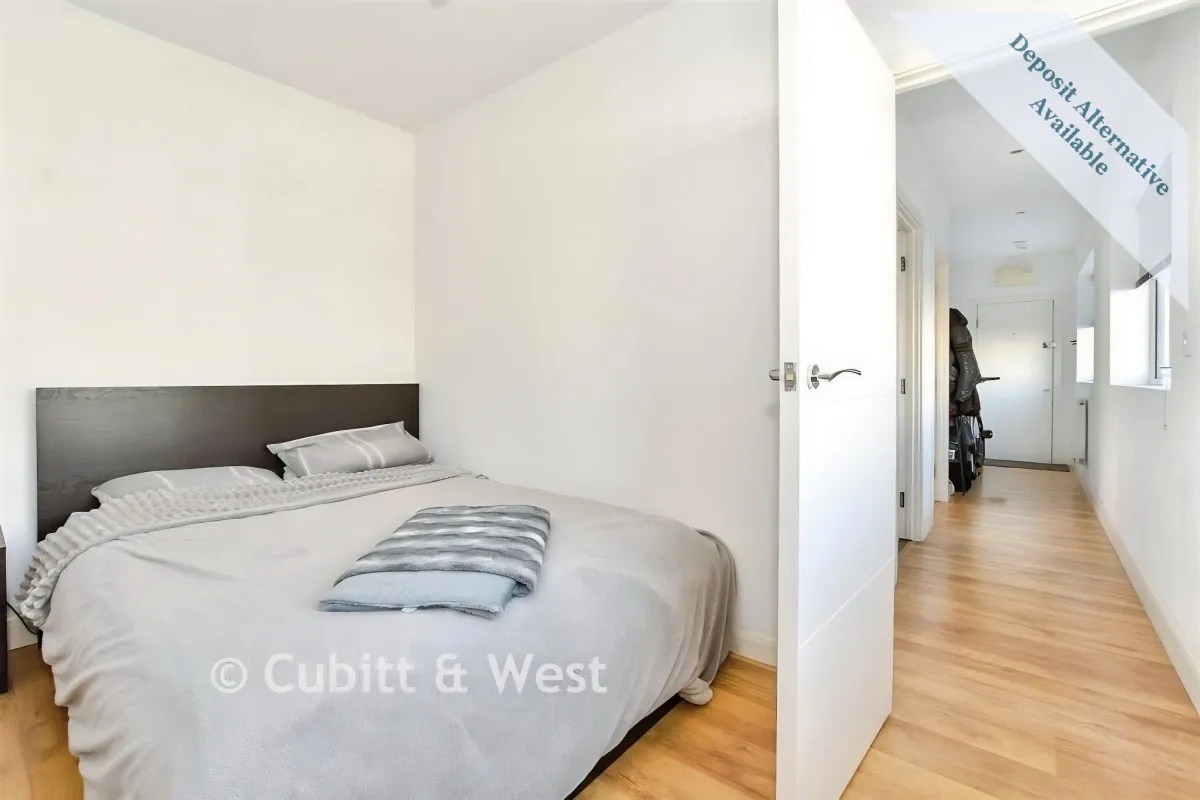 Gatwick Road, Crawley, RH10, photo 5