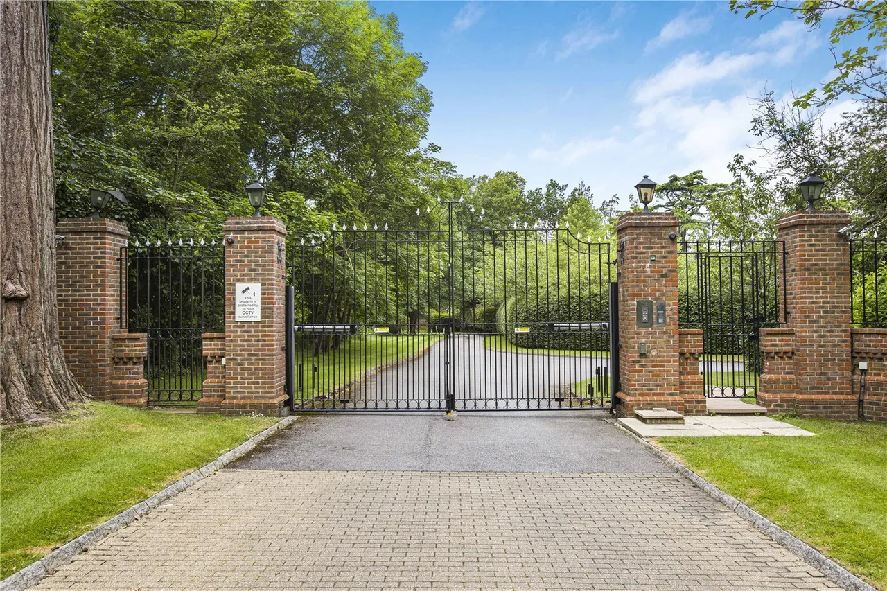 Northaw Place, Coopers Lane, Northaw, Potters Bar, EN6 4NQ, photo 2