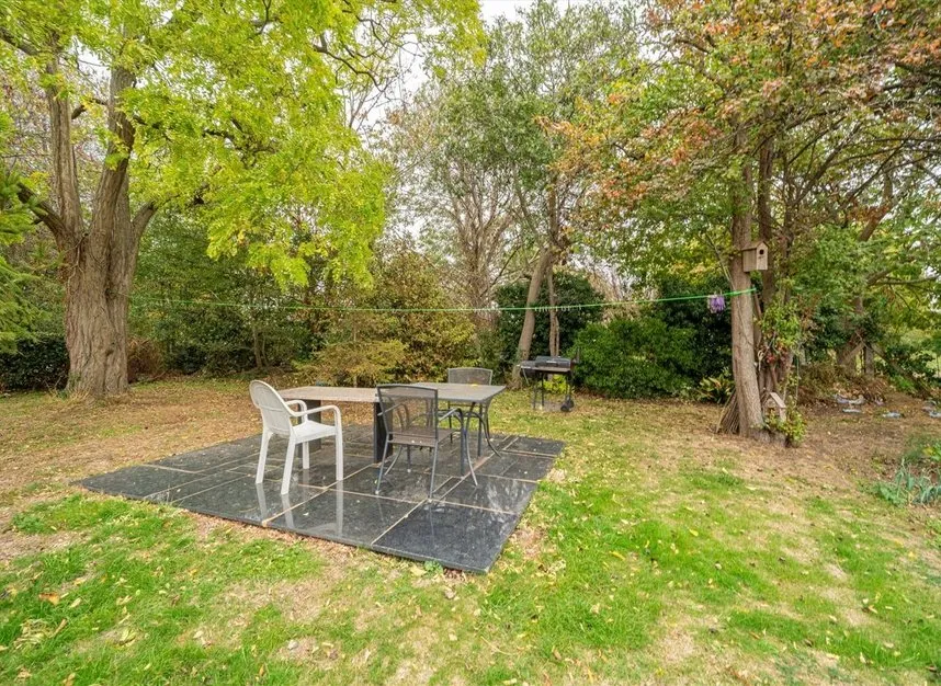 Stratton Close, Hounslow, TW3, photo 6