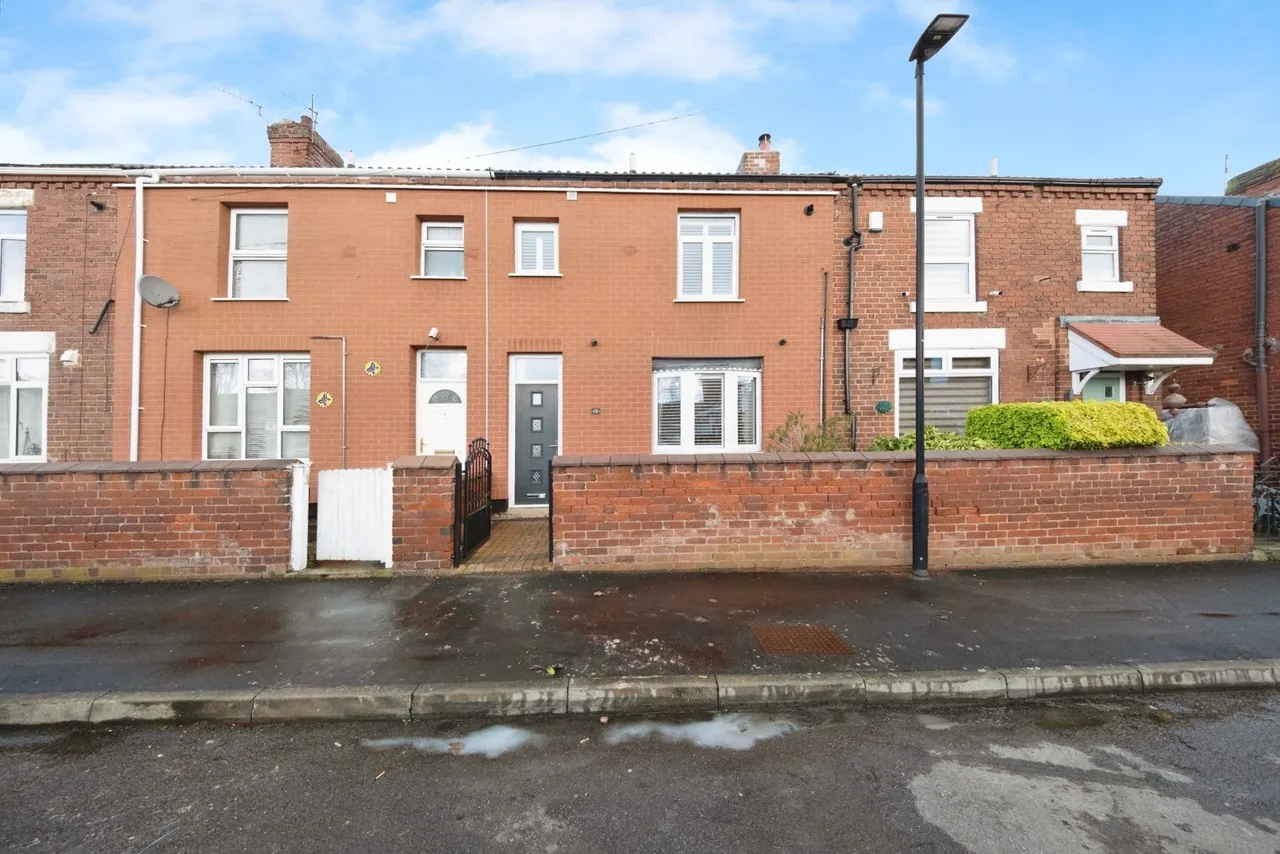 4 bed house for sale — Barnstone Street, Doncaster, South Yorkshire, DN4