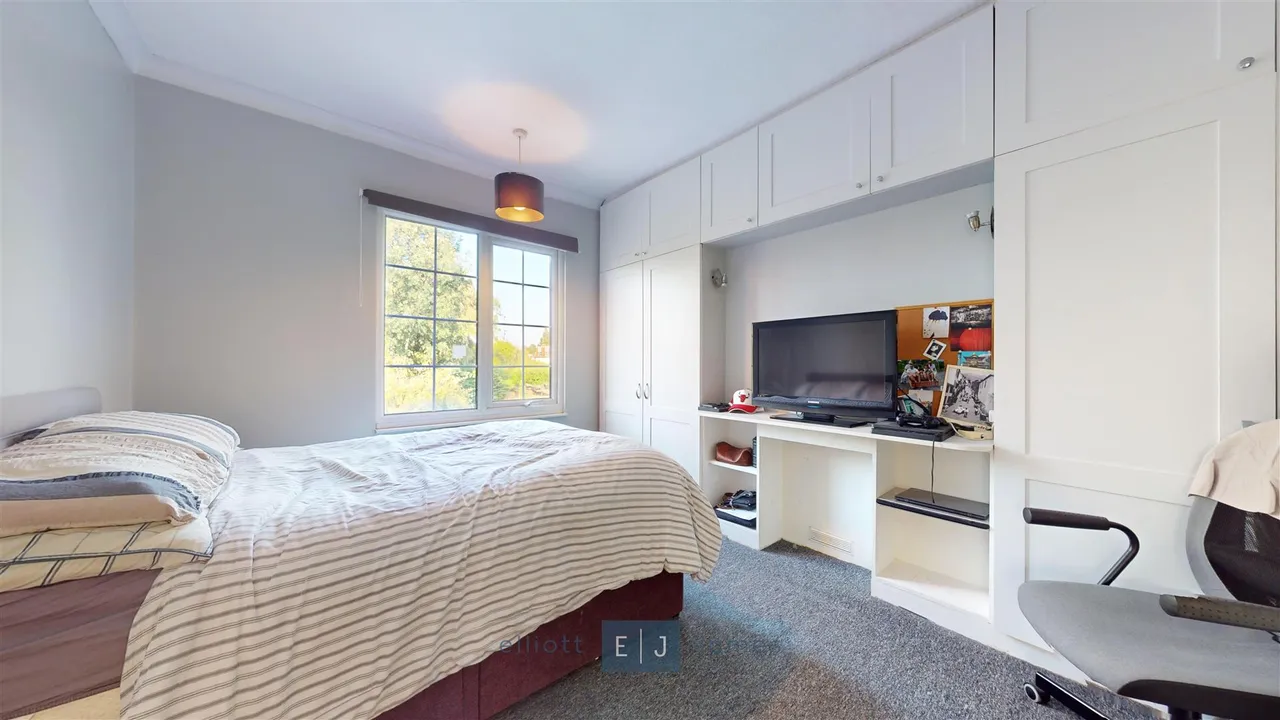 The Crescent, Loughton, photo 9