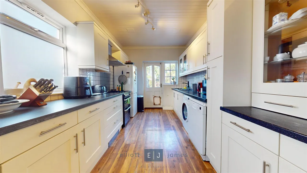 The Crescent, Loughton, photo 6