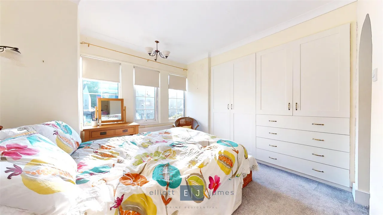 The Crescent, Loughton, photo 7