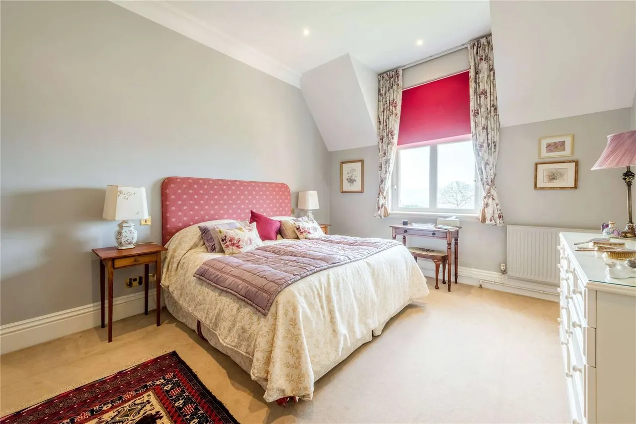 Wolfs Row, Oxted, Surrey, RH8 0QL, photo 8