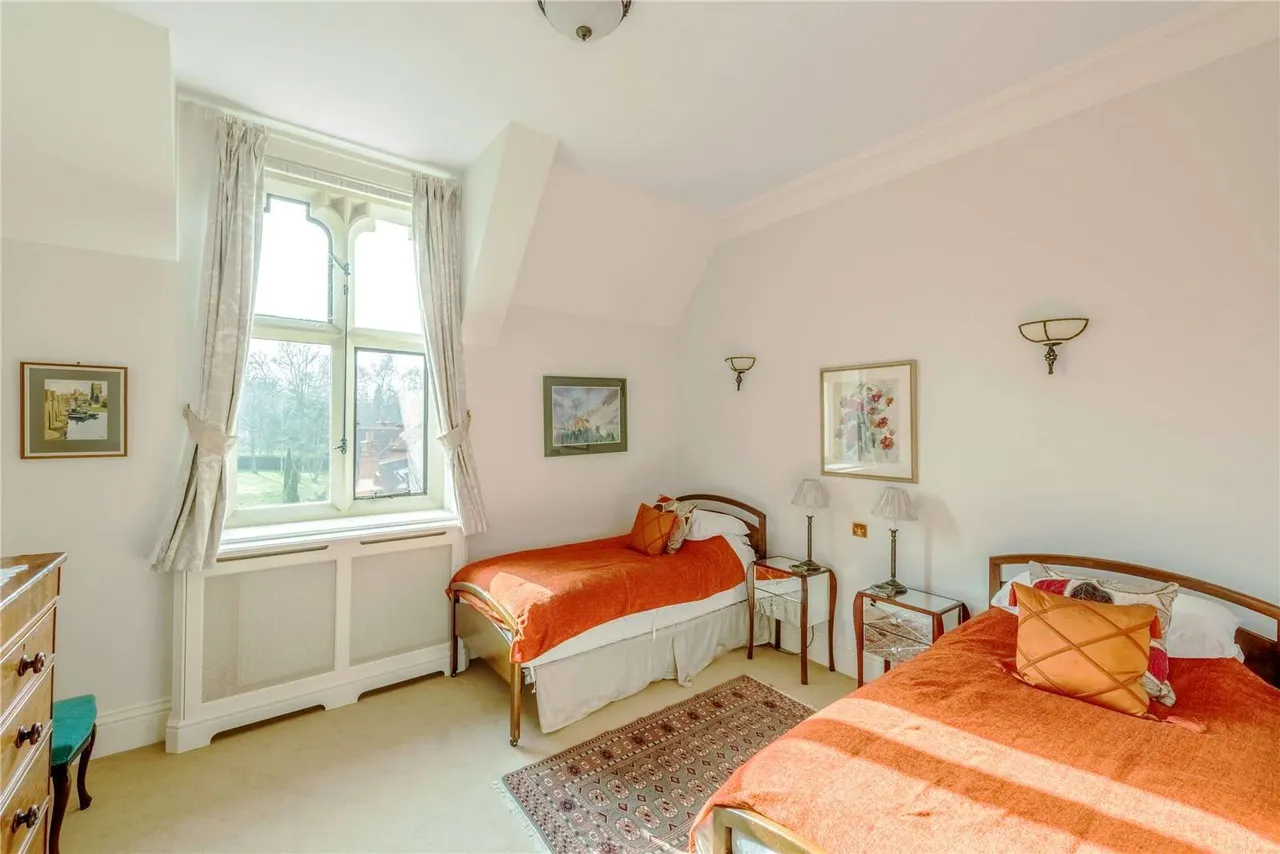 Wolfs Row, Oxted, Surrey, RH8 0QL, photo 10