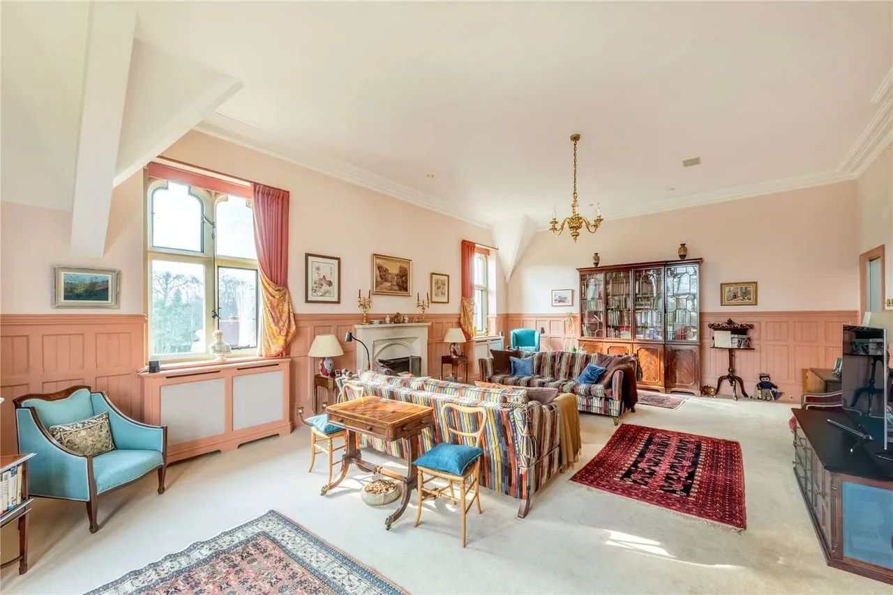 Wolfs Row, Oxted, Surrey, RH8 0QL, photo 2