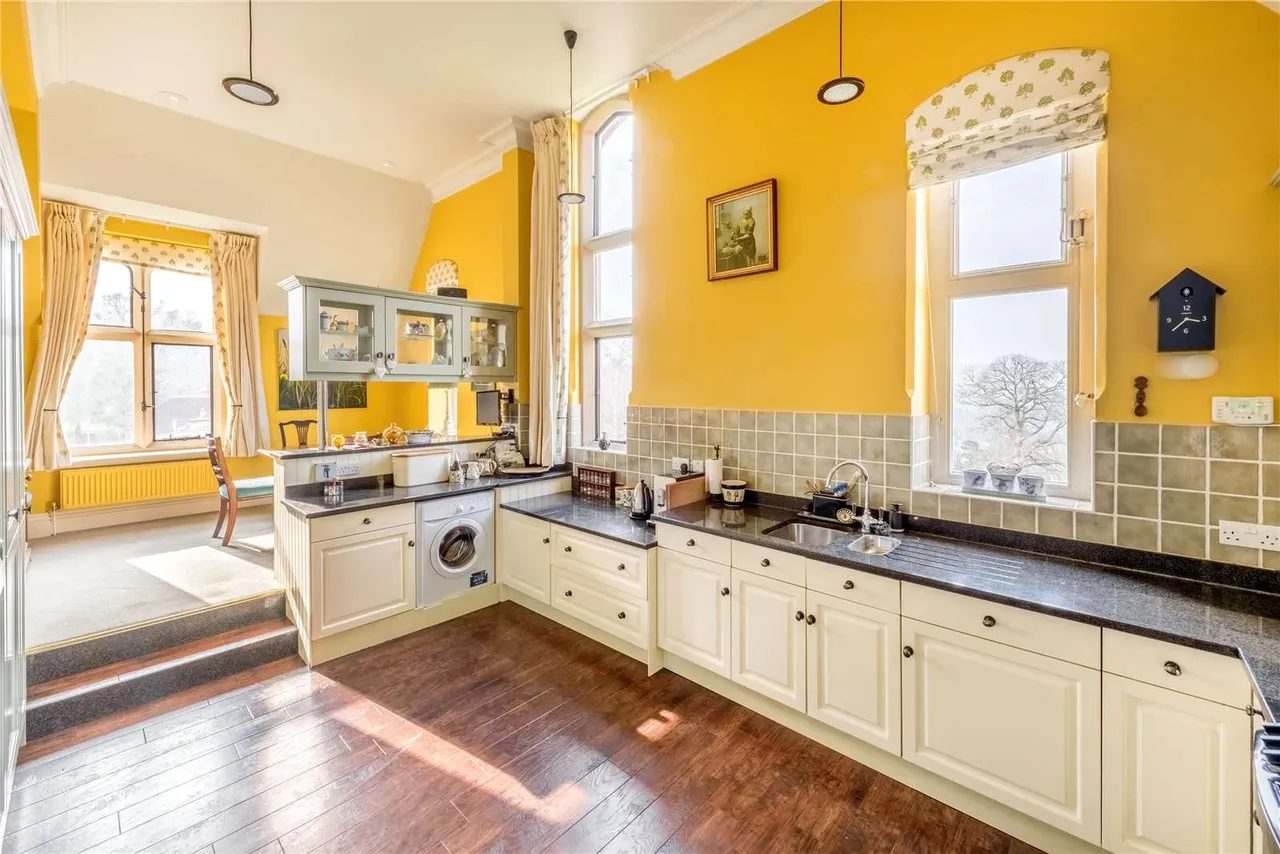 Wolfs Row, Oxted, Surrey, RH8 0QL, photo 5