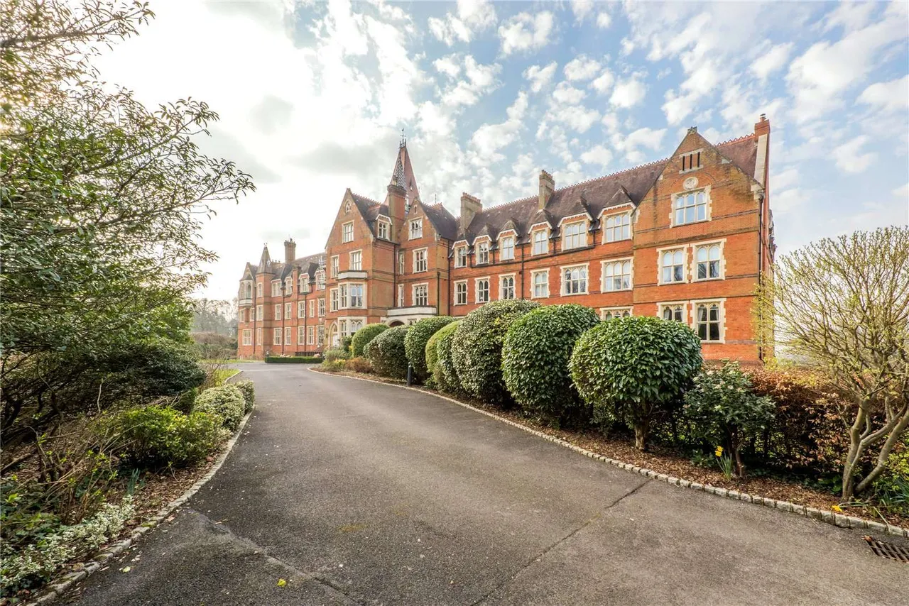 Wolfs Row, Oxted, Surrey, RH8 0QL, photo 9