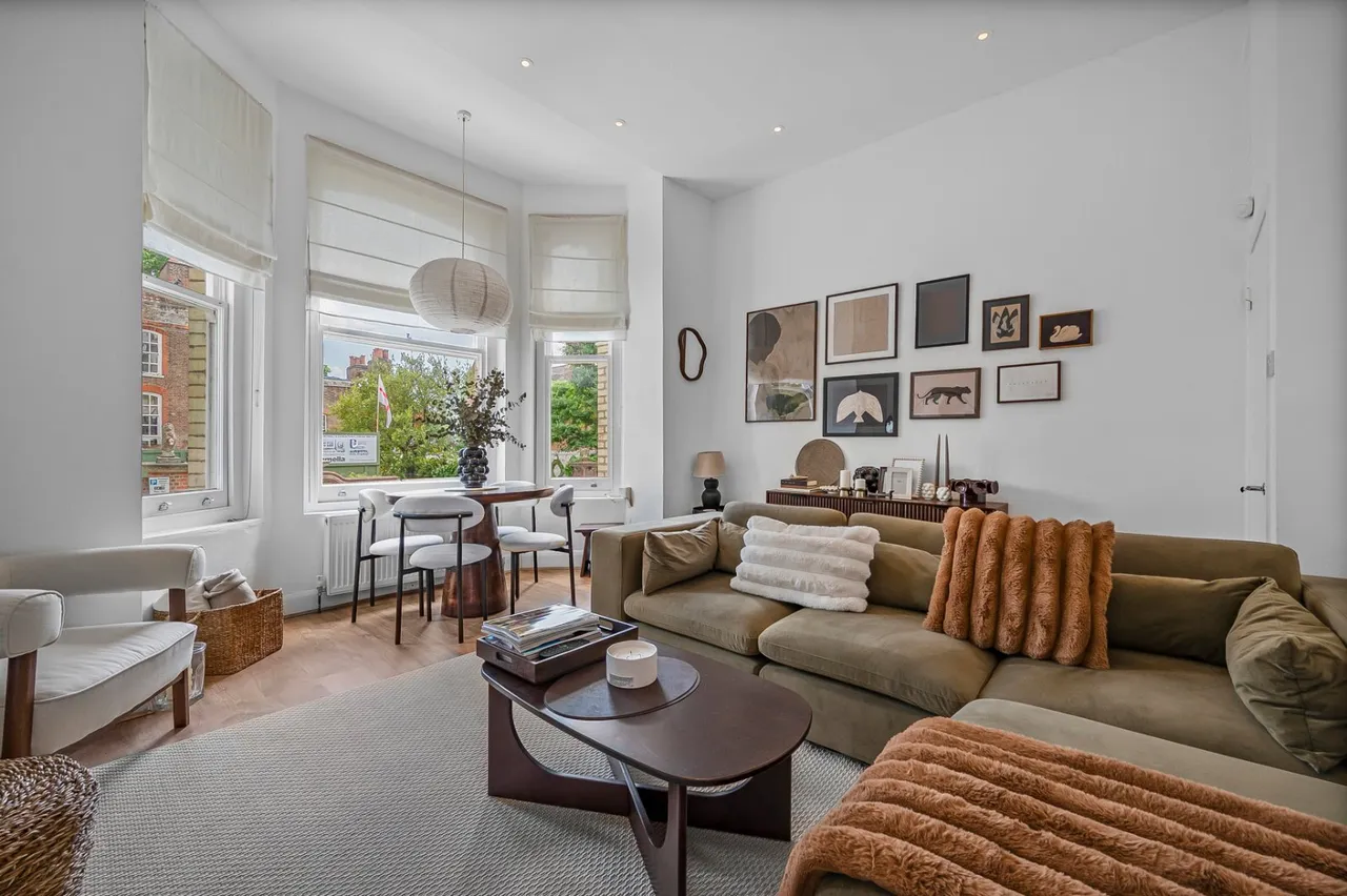 2 bed flat for sale, Cannon Place, Hampstead, NW3