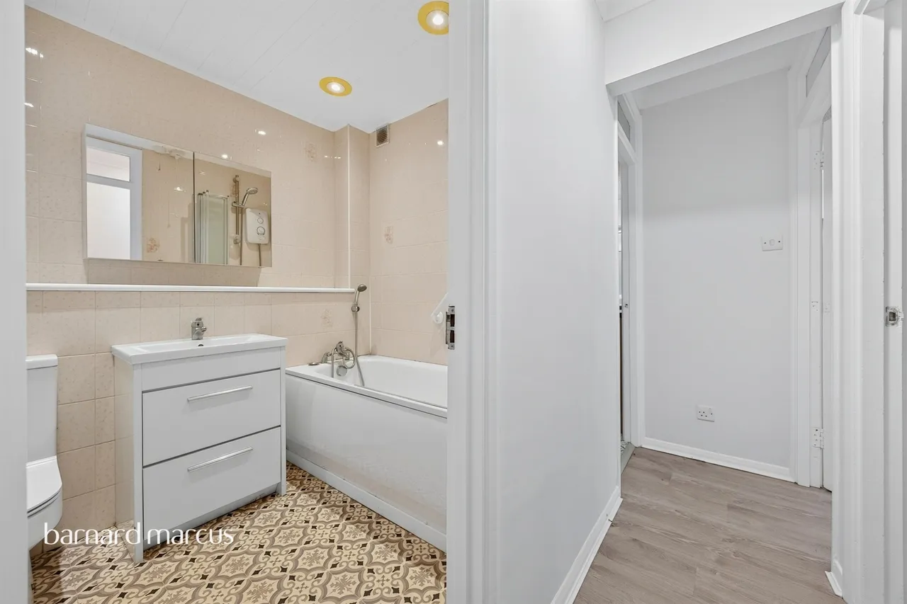 Brambledown Road, Wallington, photo 8