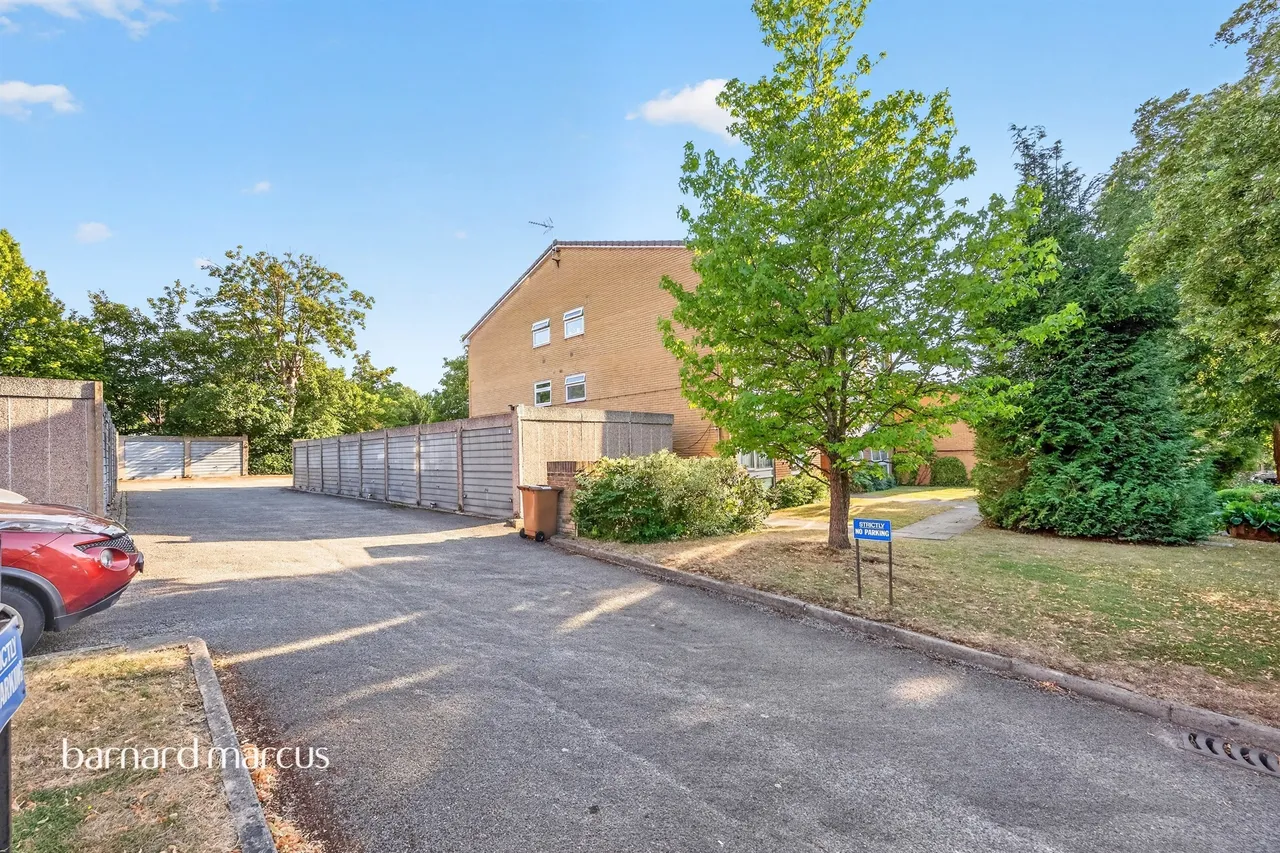 Brambledown Road, Wallington, photo 9