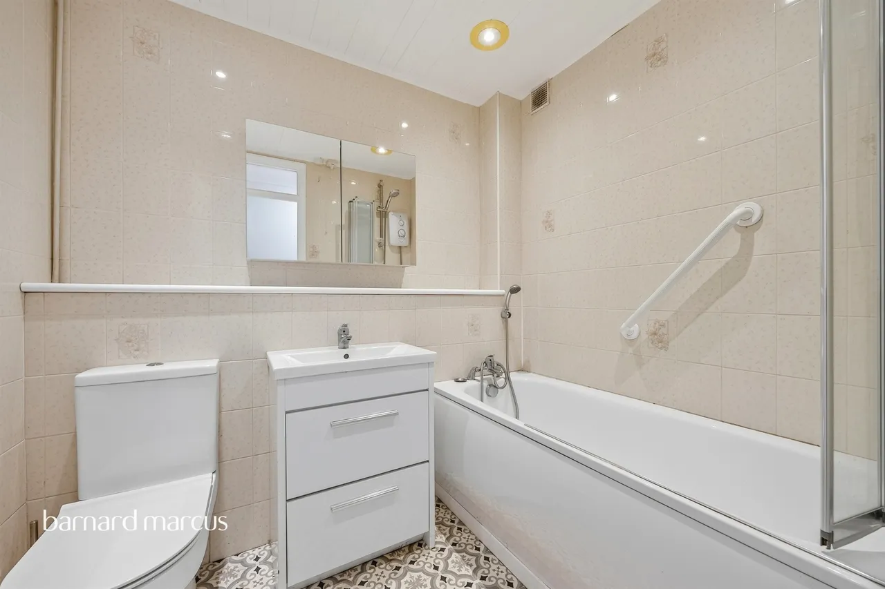 Brambledown Road, Wallington, photo 7