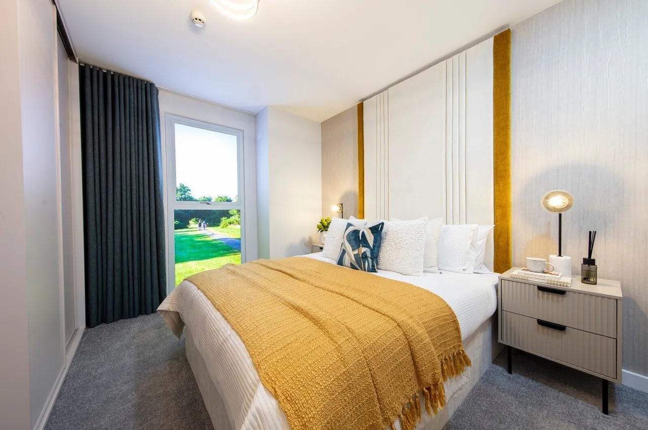 High Street, Brentford, TW8, photo 10