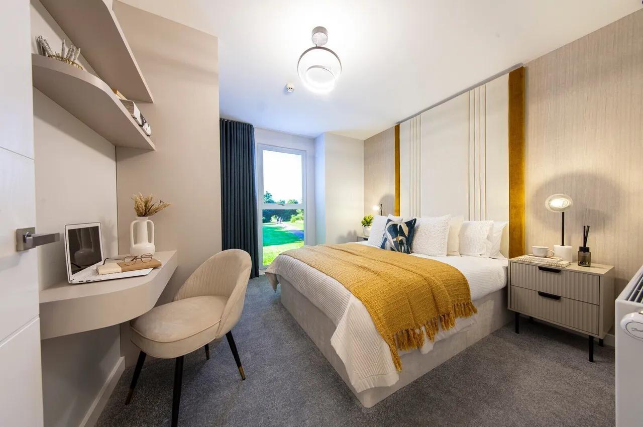 High Street, Brentford, TW8, photo 11