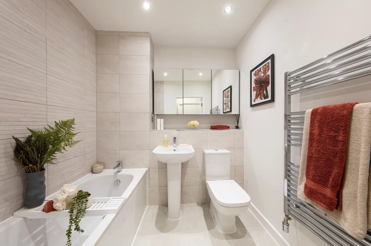High Street, Brentford, TW8, photo 13