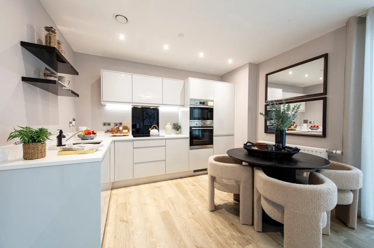 High Street, Brentford, TW8, photo 7
