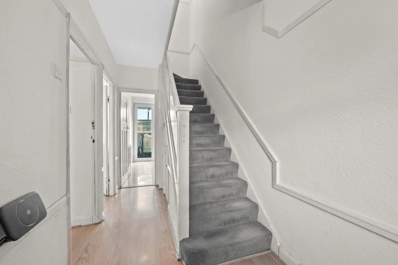 Bushey Road, Raynes Park, SW20, photo 11