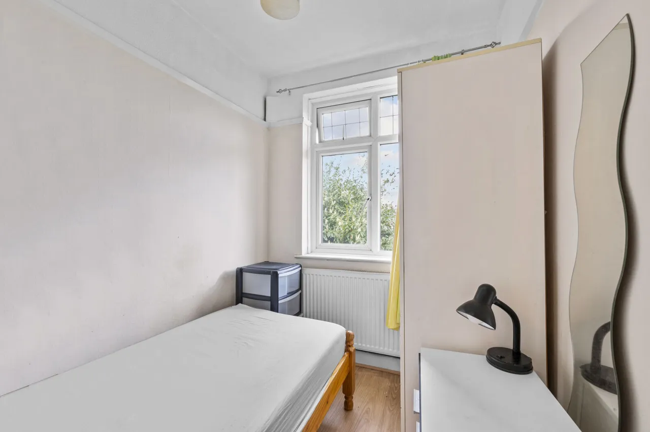 Bushey Road, Raynes Park, SW20, photo 9
