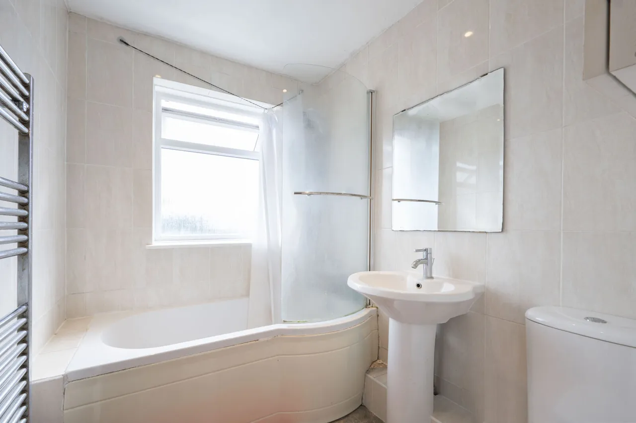 Bushey Road, Raynes Park, SW20, photo 13