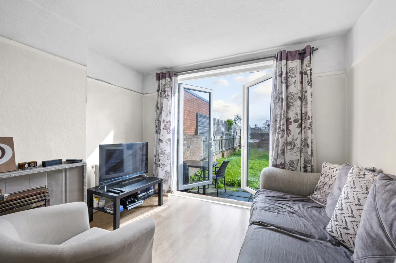Bushey Road, Raynes Park, SW20, photo 2