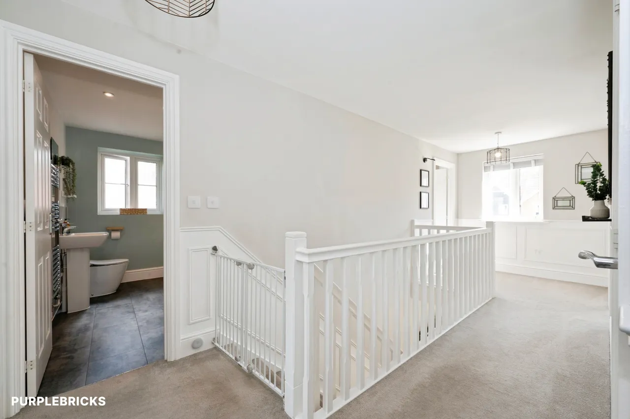 Wisteria Drive, Crawley, RH10, photo 12
