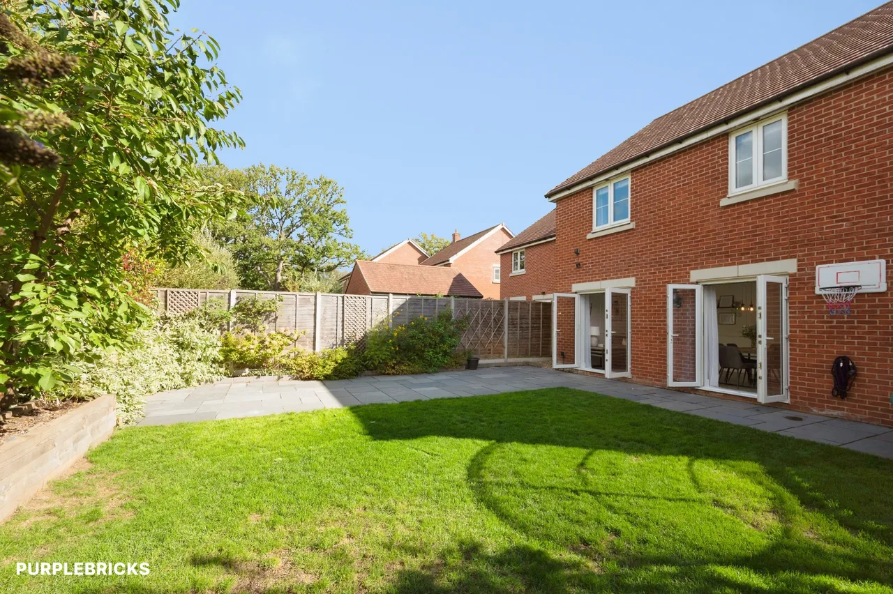 Wisteria Drive, Crawley, RH10, photo 27