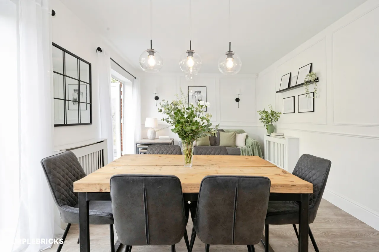 Wisteria Drive, Crawley, RH10, photo 5