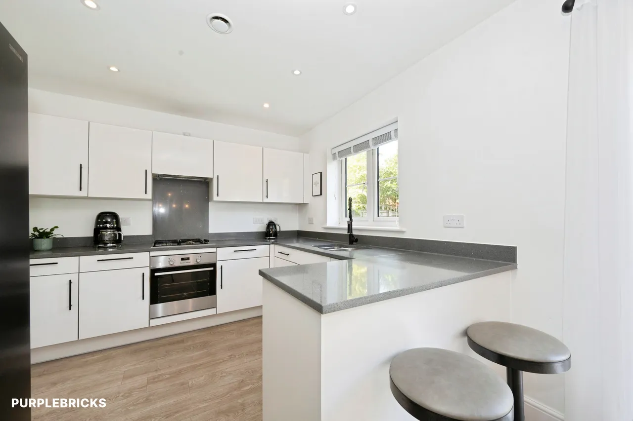 Wisteria Drive, Crawley, RH10, photo 7