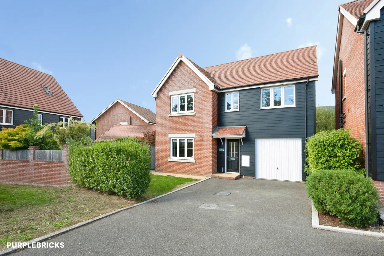 5 bed house for sale, Wisteria Drive, Crawley, RH10