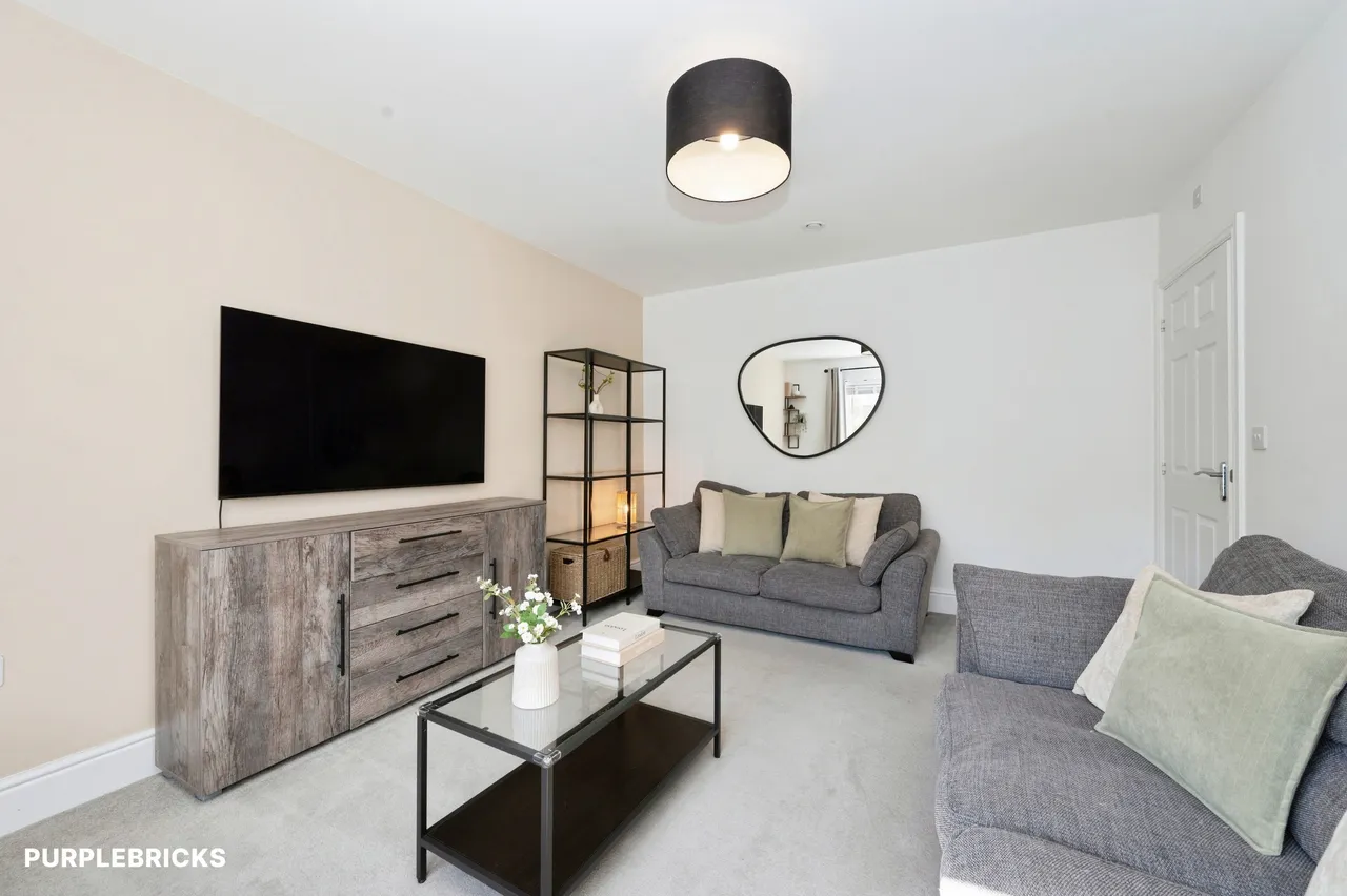 Wisteria Drive, Crawley, RH10, photo 9